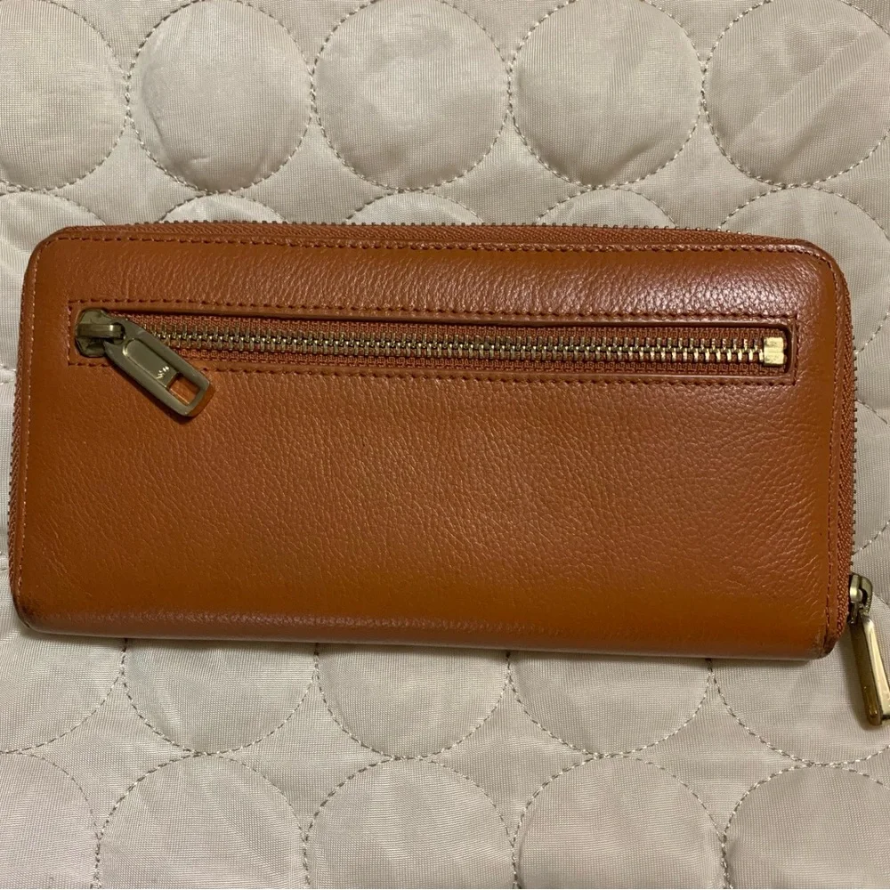 Vintage Juicy Couture Tan Wallet with Gold Zipper